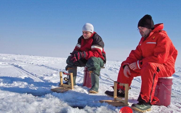 Servicios de pesca en hielo:  You can get 600 FS for registering Ice 